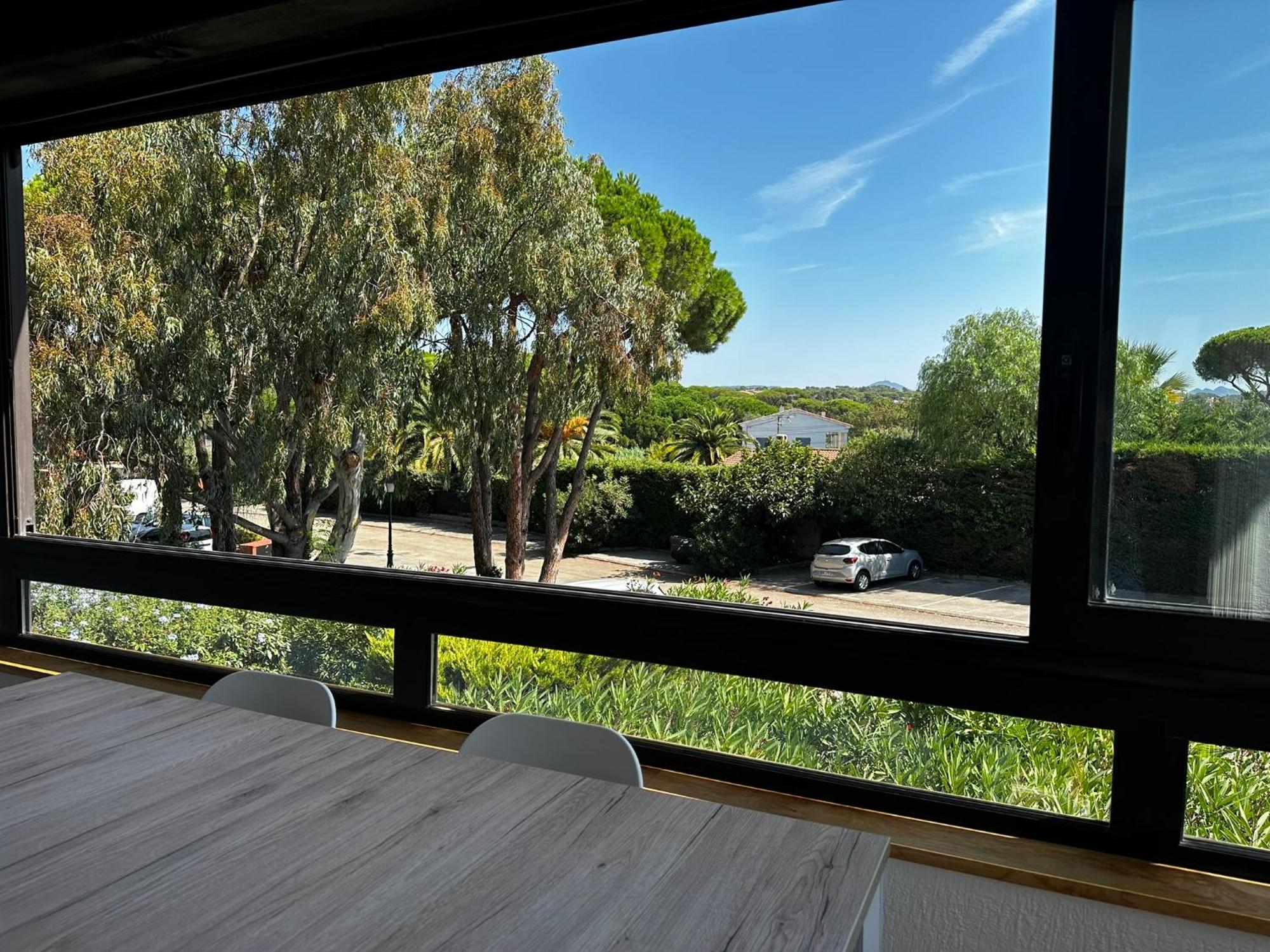 - 4 Personnes - Piscine * Fréjus